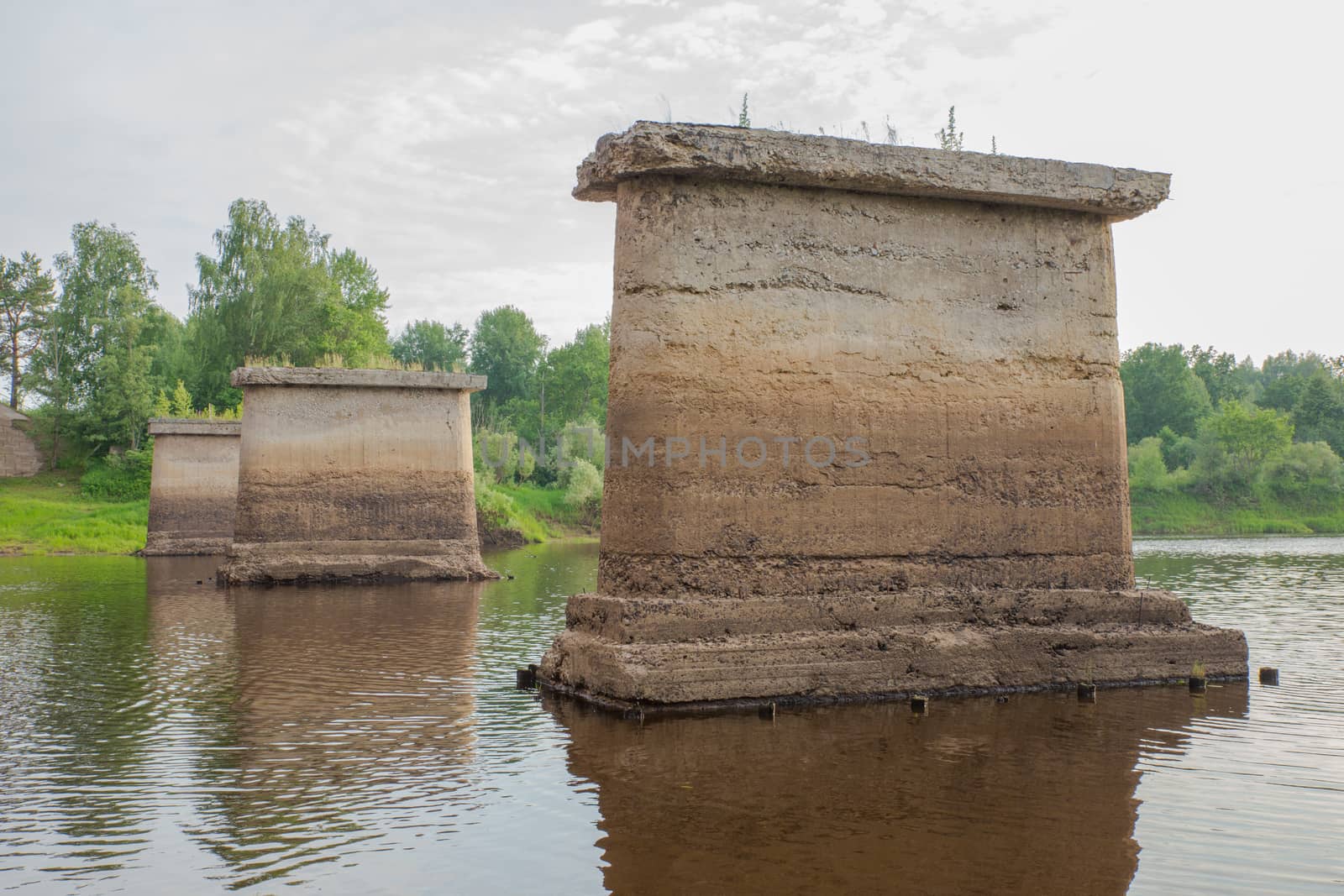 the old road bridge across the river