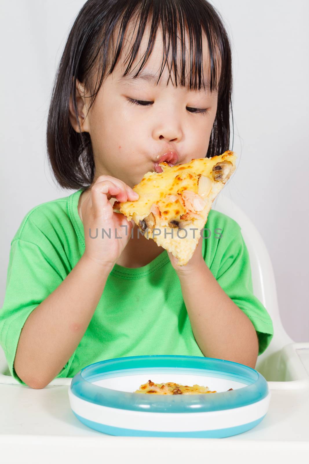 Little Asain Chinese Eating Pizza by kiankhoon