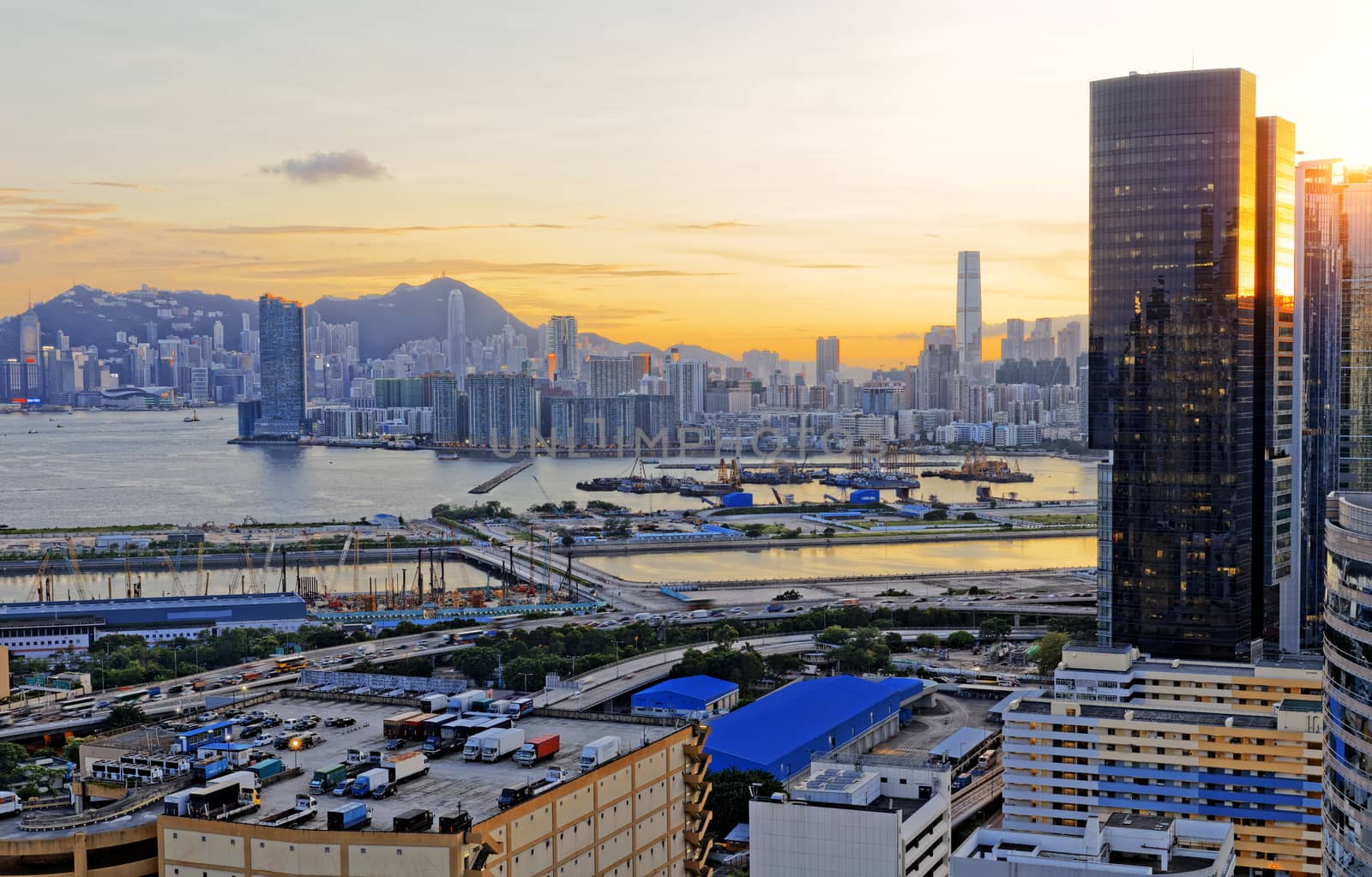 Hong Kong Sunset by cozyta