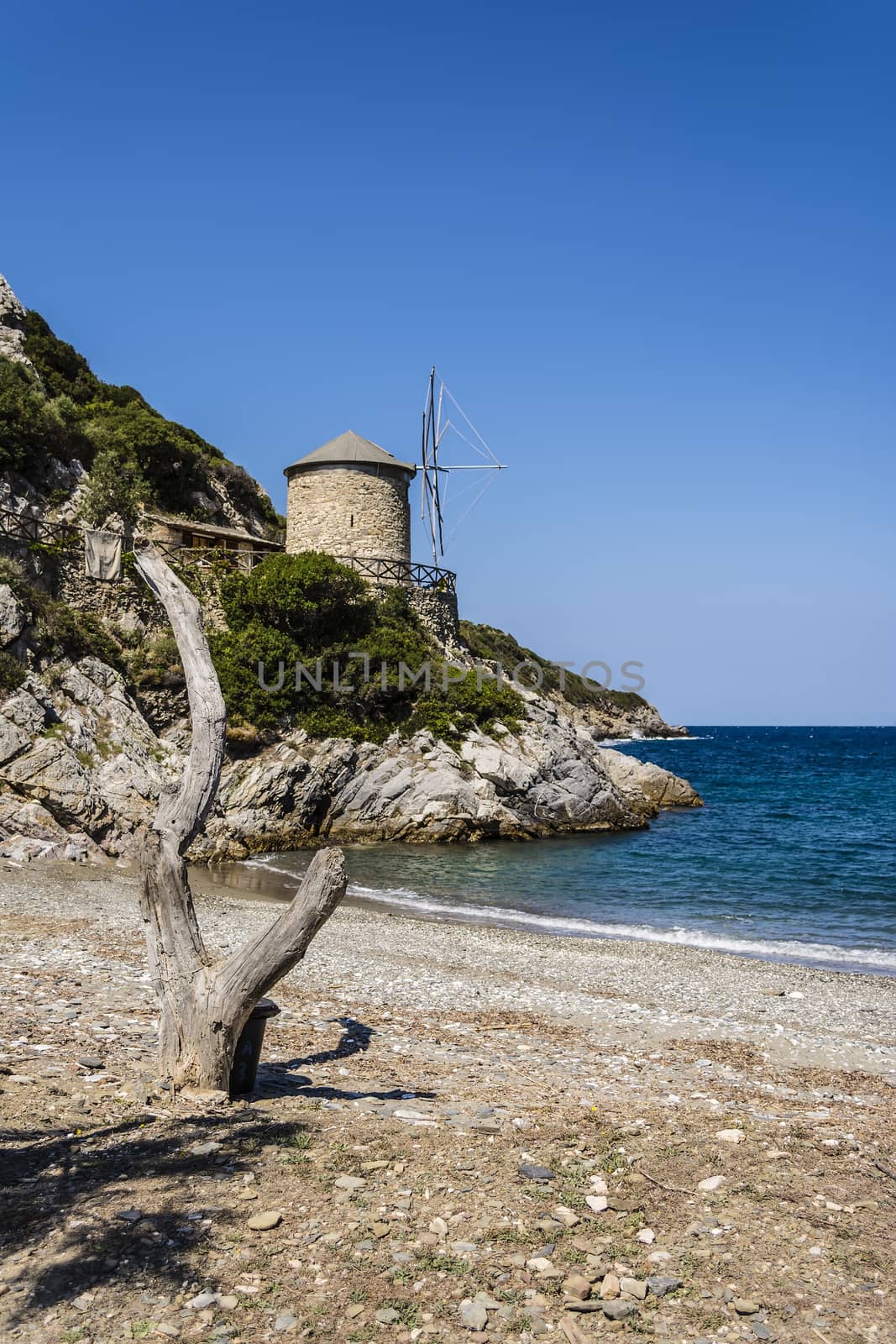 The beach of Lakes is a small rocky cove with some sand, found at north of the old town of Alonissos, known as Old Alonissos.