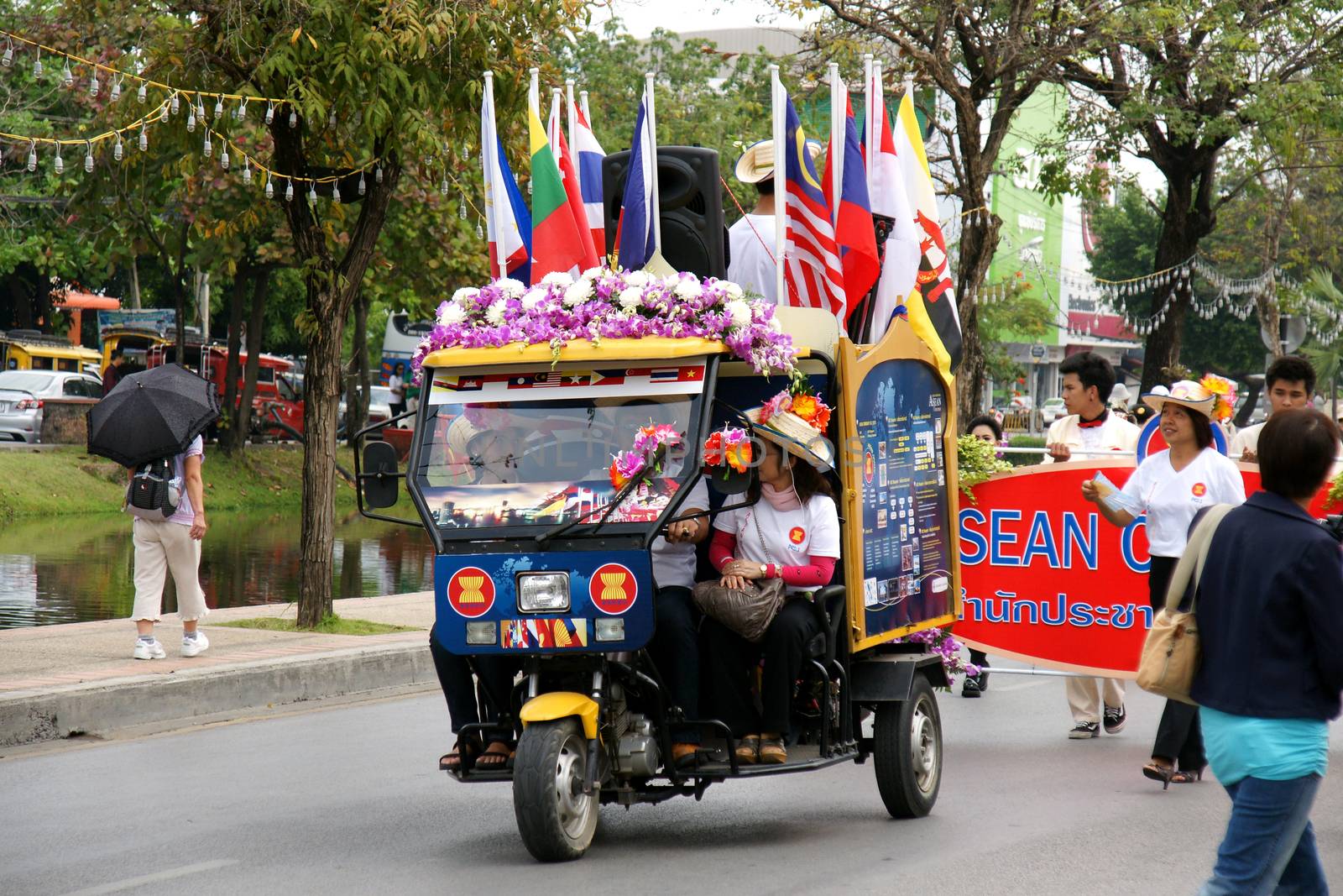 CHIANGMAI, THAILAND - FEBRUARY 2-2013 : Unidentified Thai people on the parade in ChiangMai Flower Festival 2013 at ChiangMai, Thailand.