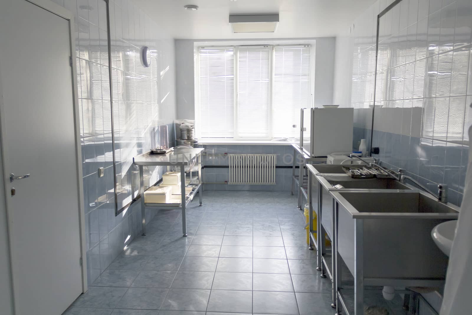 Photo of hospital kitchen with large sinks