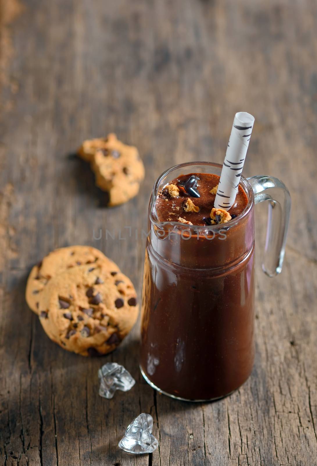 Chocolate Milkshake with Cookies Topping