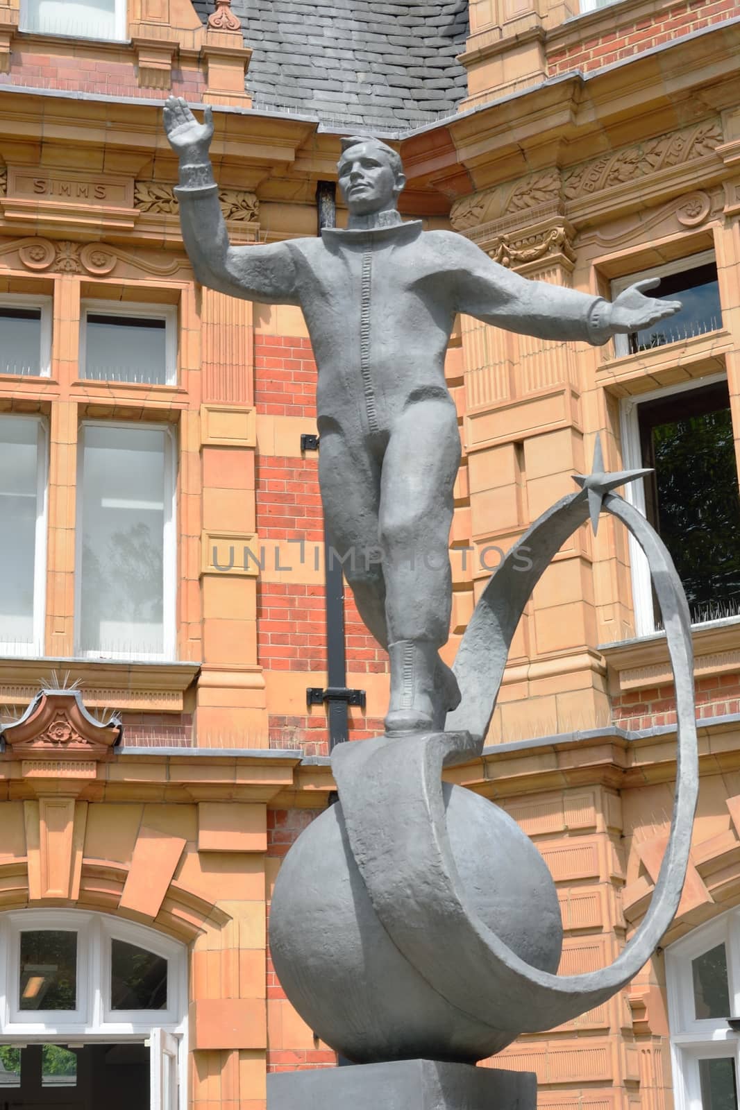 Yuri gagarin statue greenwich  by pauws99