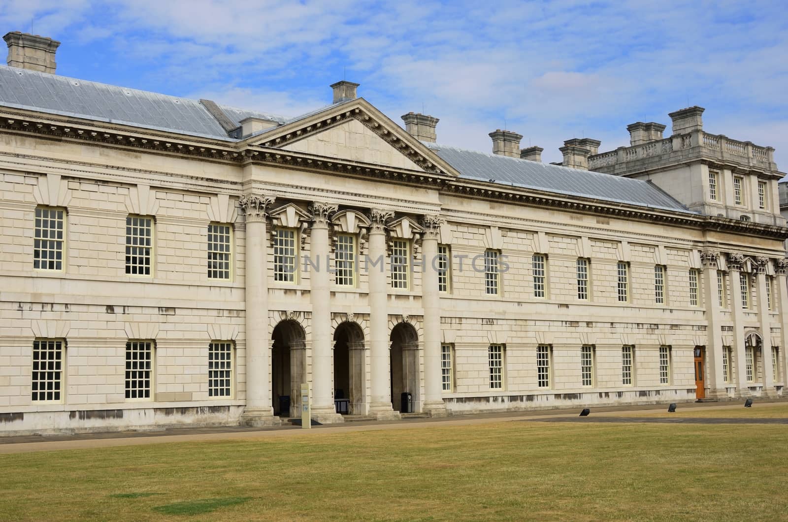 Side view of Greenwich College by pauws99