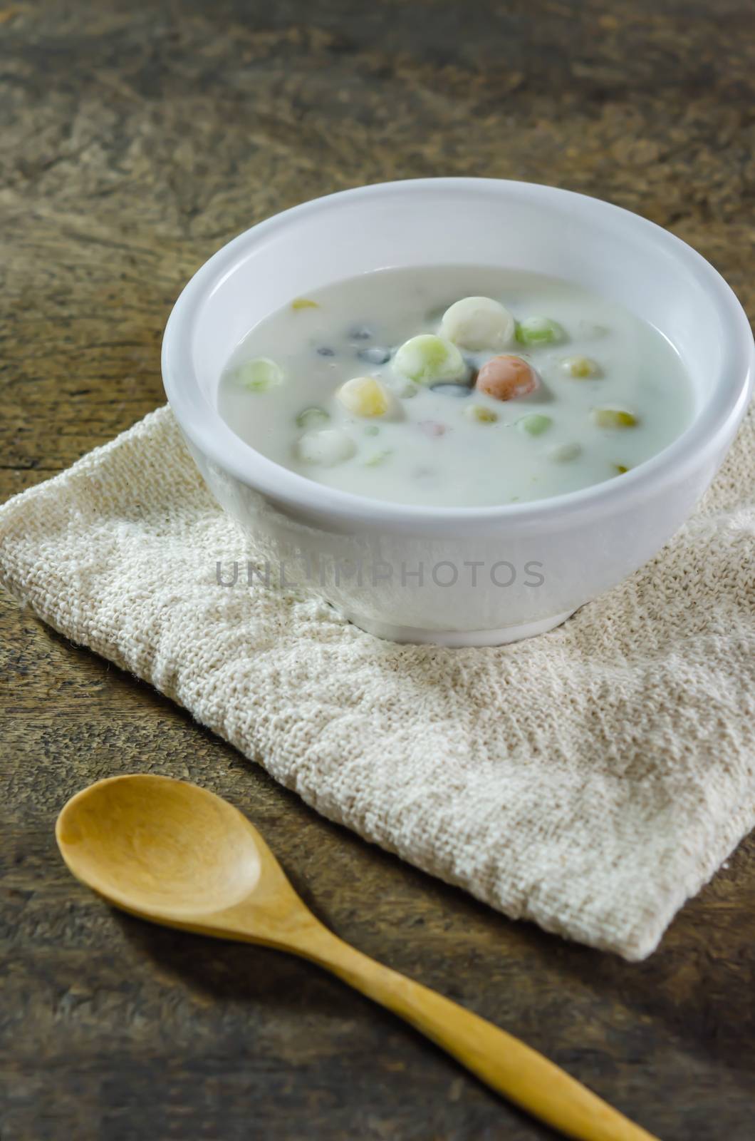 Bua Loy (Rice Dumplings in Coconut Milk) asian dessert