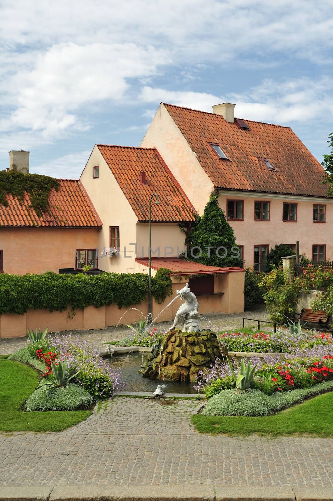 Packhusplan, is a square in Visby, at the end of the 1800s prepared a small plantation with a fountain and the bronze sculpture cornucopia goddess.