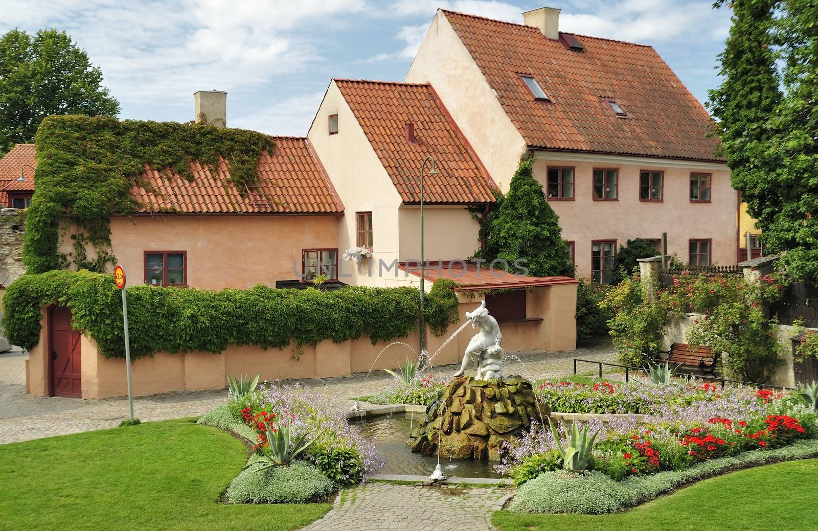 Packhusplan, is a square in Visby, at the end of the 1800s prepared a small plantation with a fountain and the bronze sculpture cornucopia goddess.