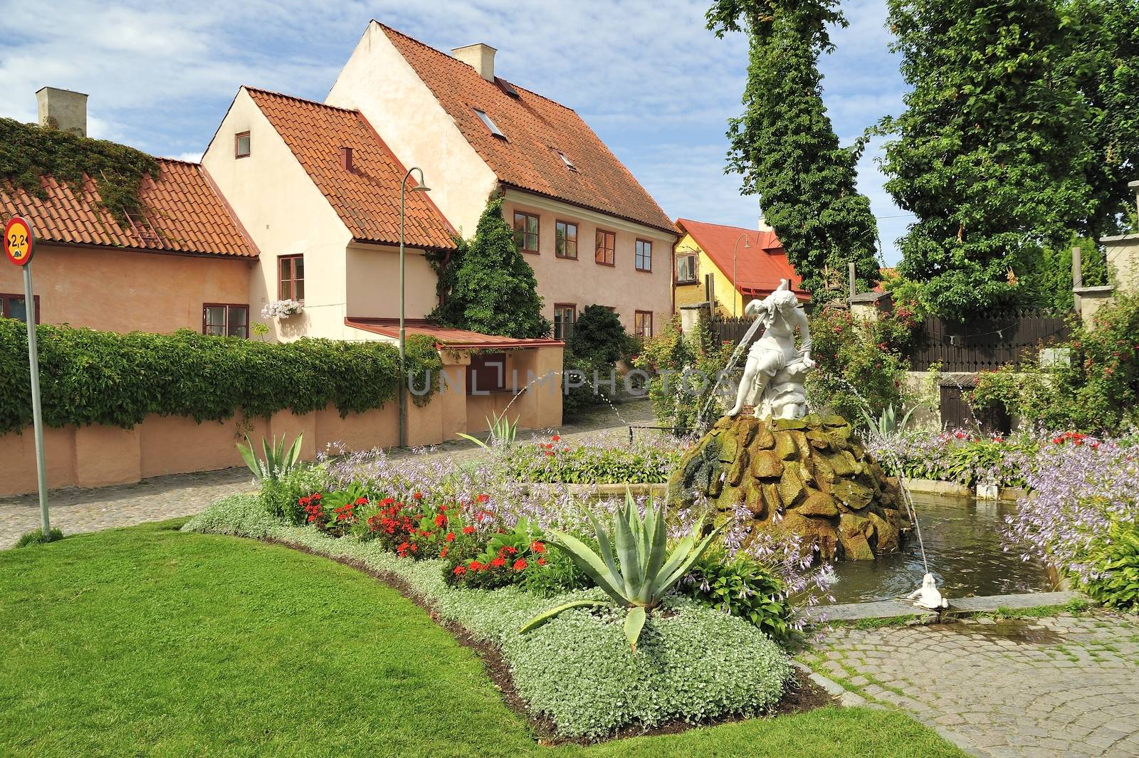 Packhusplan, is a square in Visby, at the end of the 1800s prepared a small plantation with a fountain and the bronze sculpture cornucopia goddess.