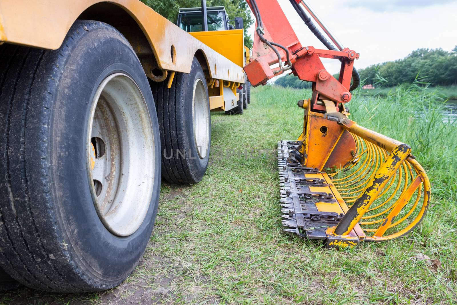 Agricultaral machine for removing waterplants from river