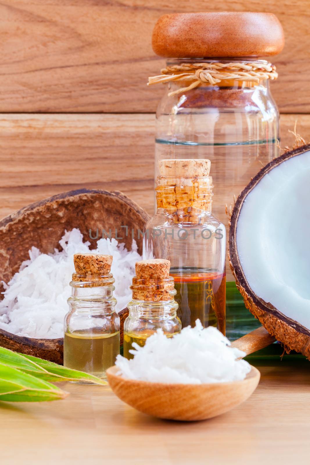 Natural Spa Ingredients . - Coconut essential Oil for alternativ by kerdkanno