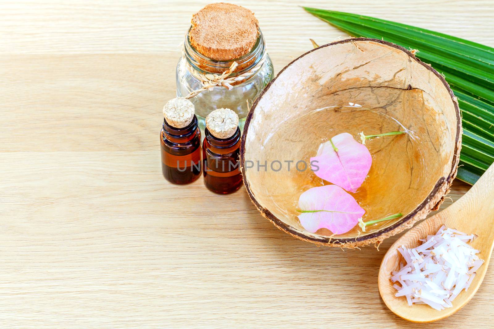 Natural Spa Ingredients . - Coconut essential Oil for alternativ by kerdkanno