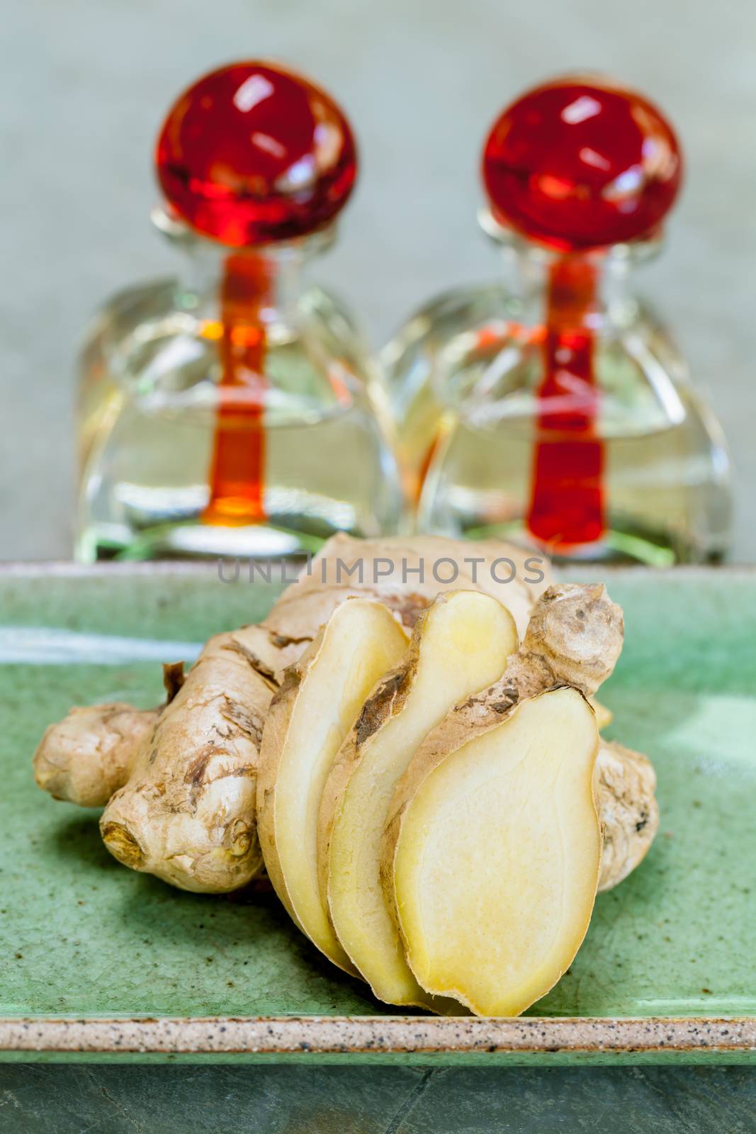Ginger essential oil- Natural Spas Ingredients . by kerdkanno