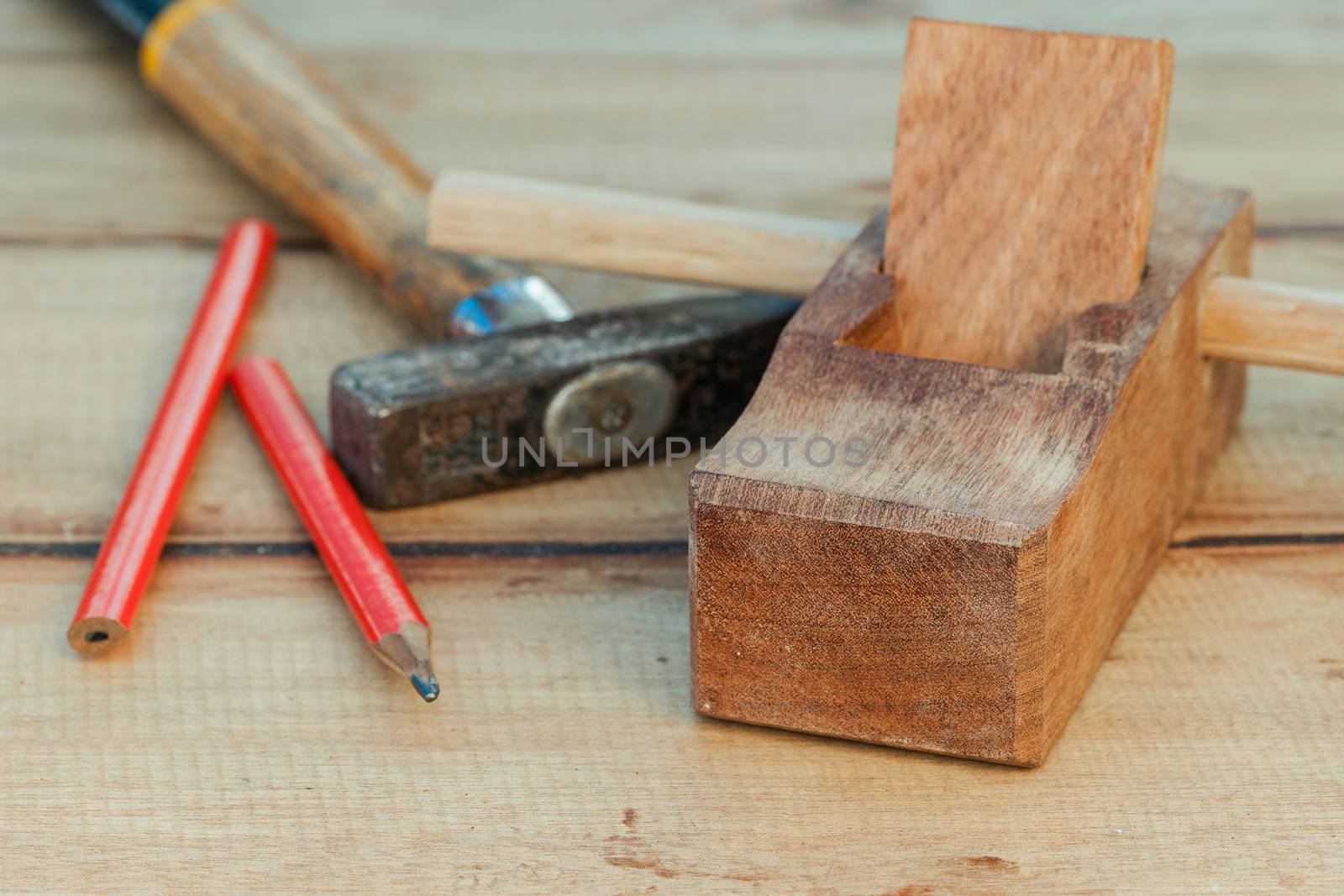 The carpenter plane and wood shavings for woodwork.
