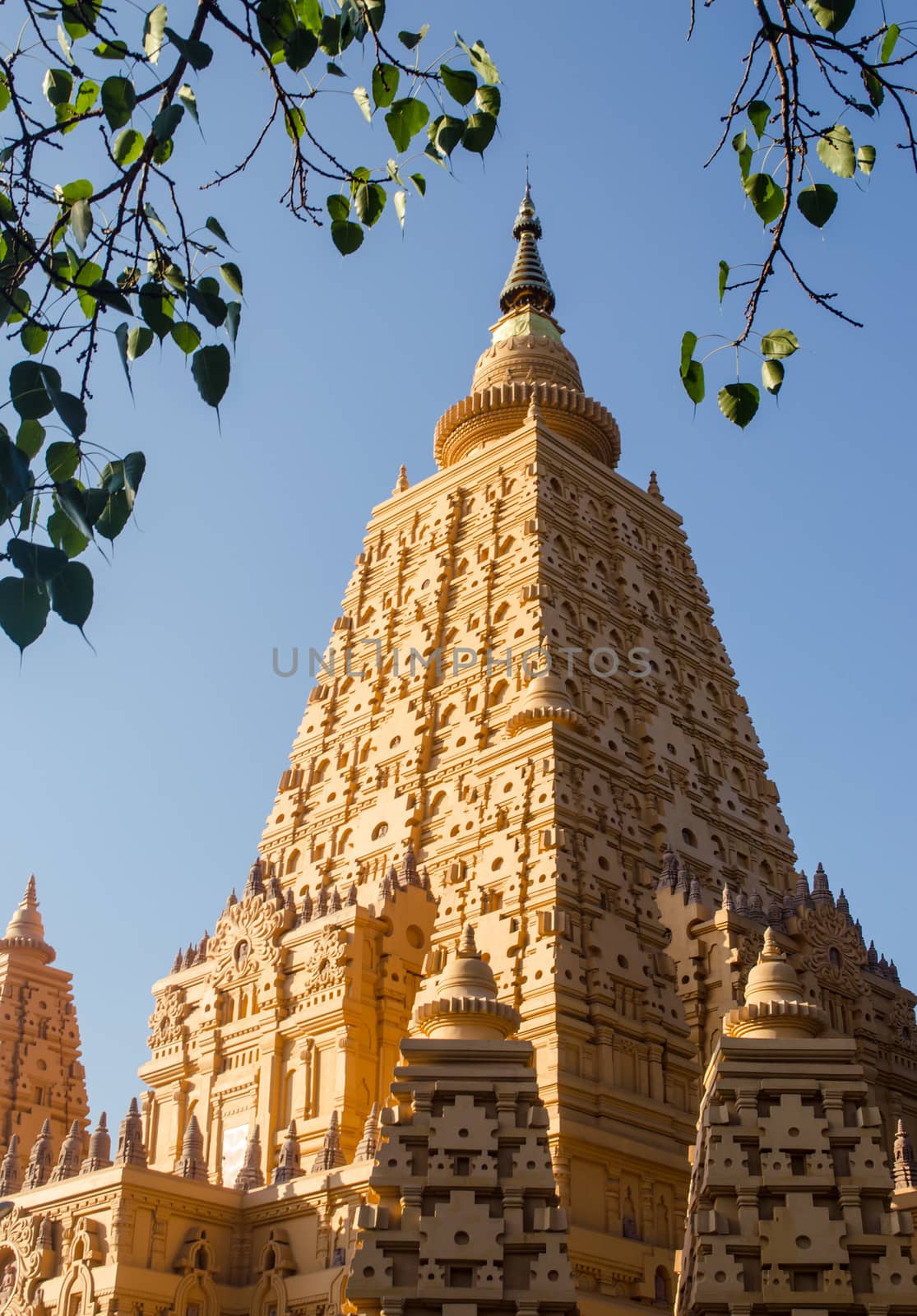 The Pagoda of Bago - Myanmar by kerdkanno