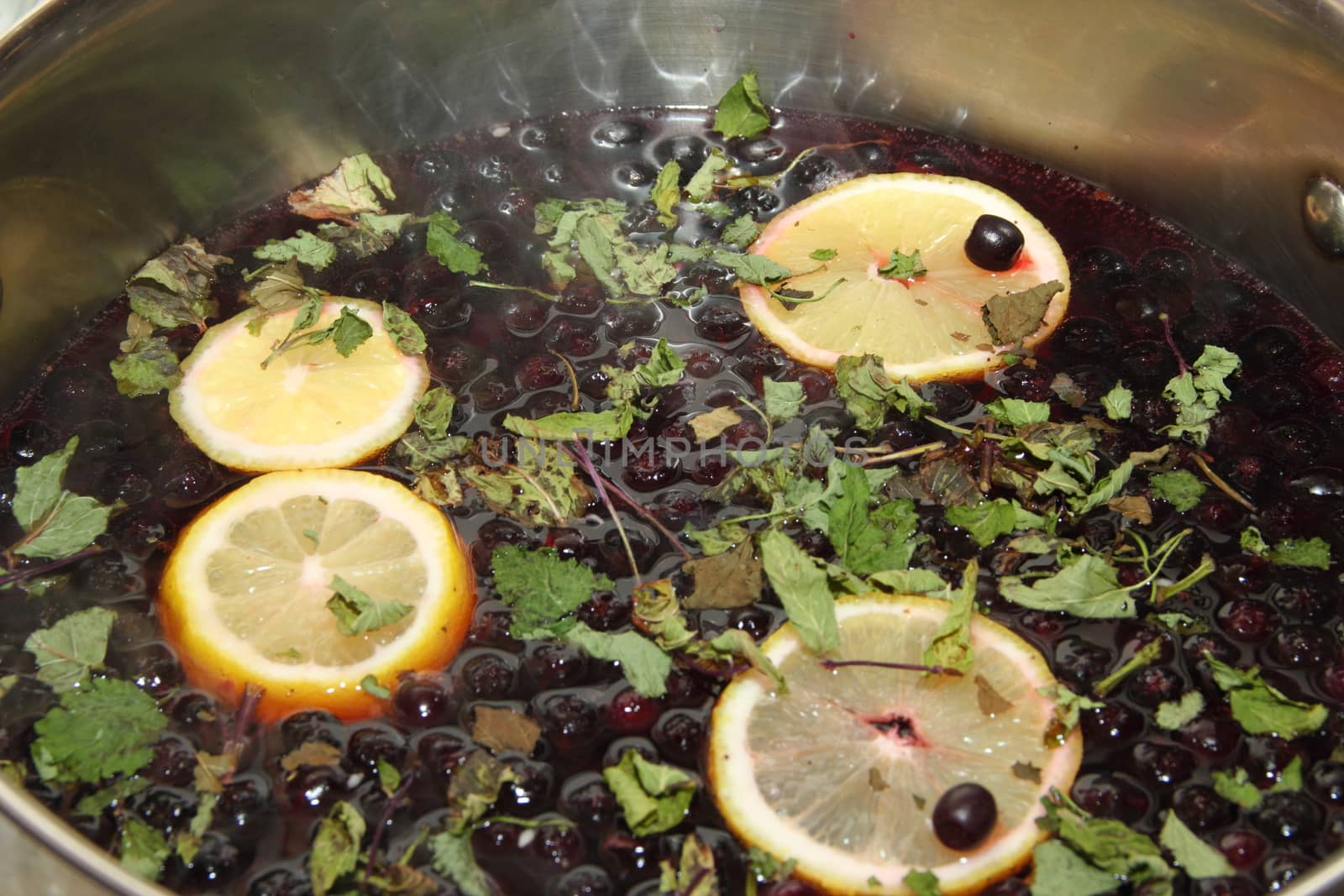 chernoplodki compote with lemon and mint in cooking