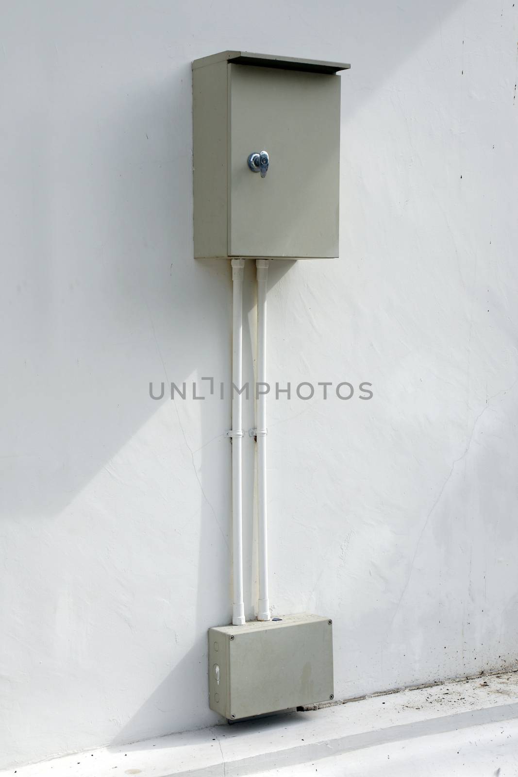 Safety outdoor electric connector box mounted on the wall by mranucha