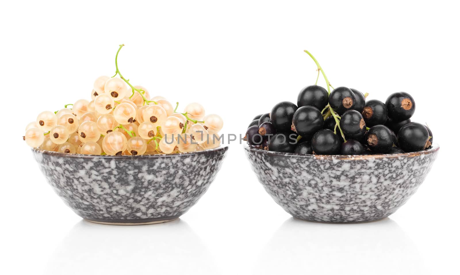 white and black currant in a bowl, on a white background