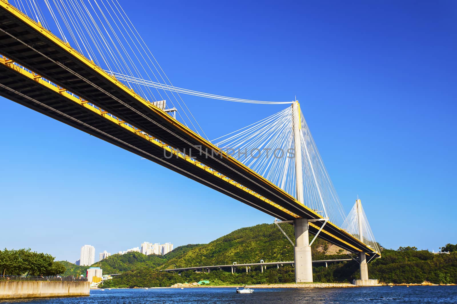 Modern bridge in Hong Kong by kawing921