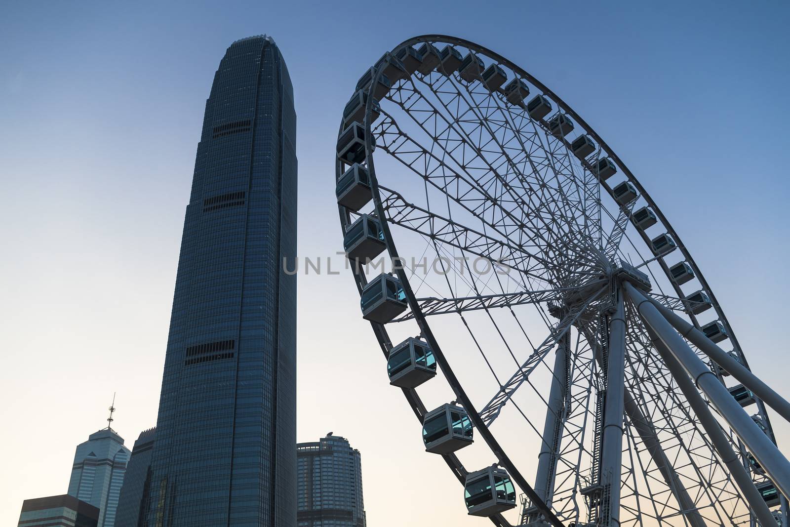 Ferris wheel in city by kawing921