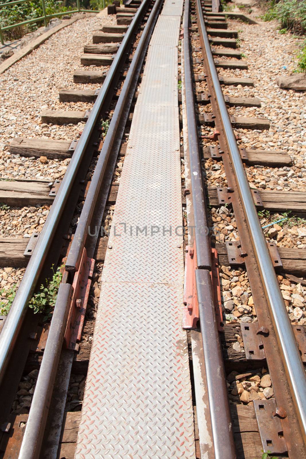 old railway tracks that has not yet come secondary tracks.