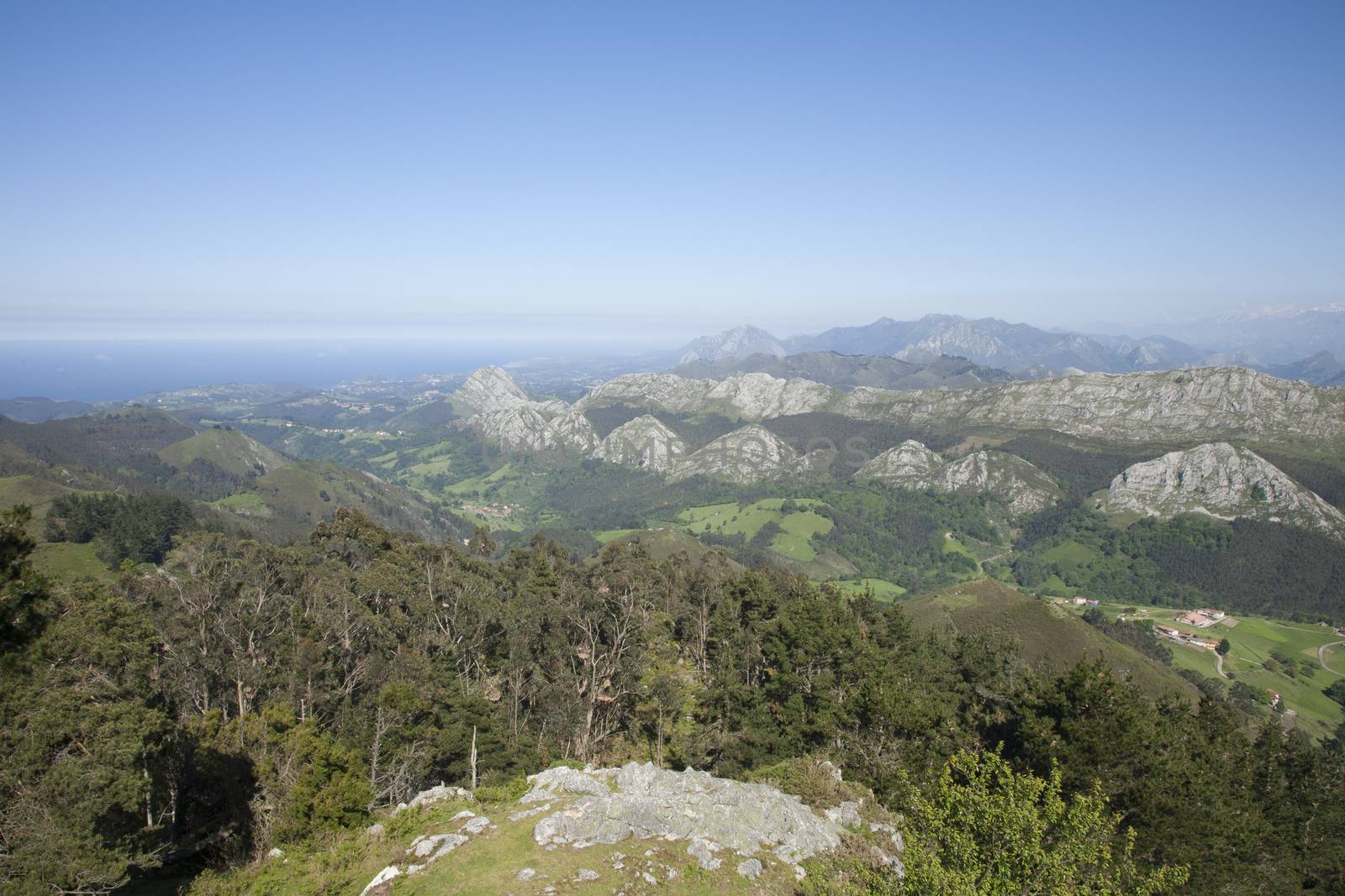 Asturian peaks and coast by quintanilla