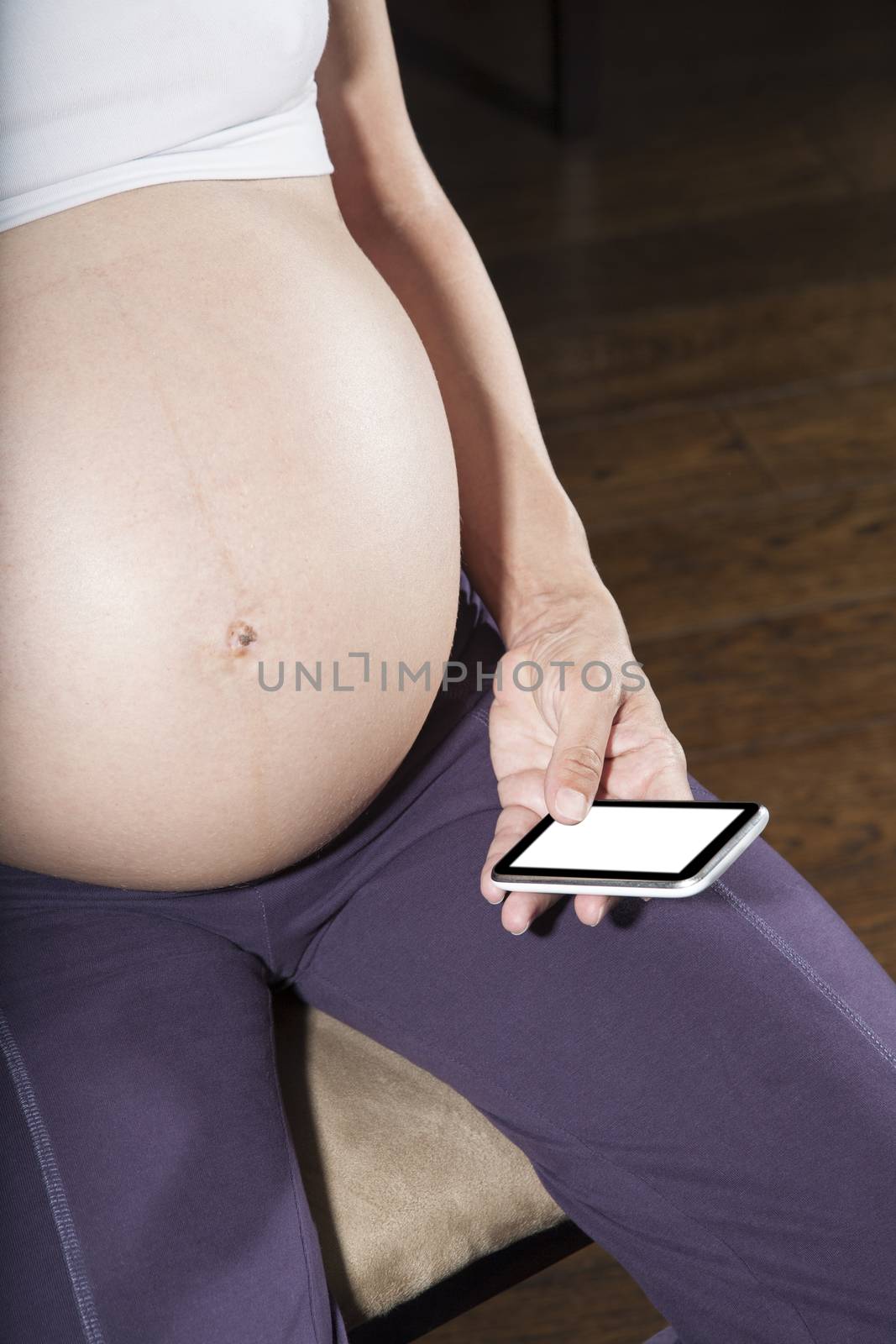 tummy and smartphone by quintanilla