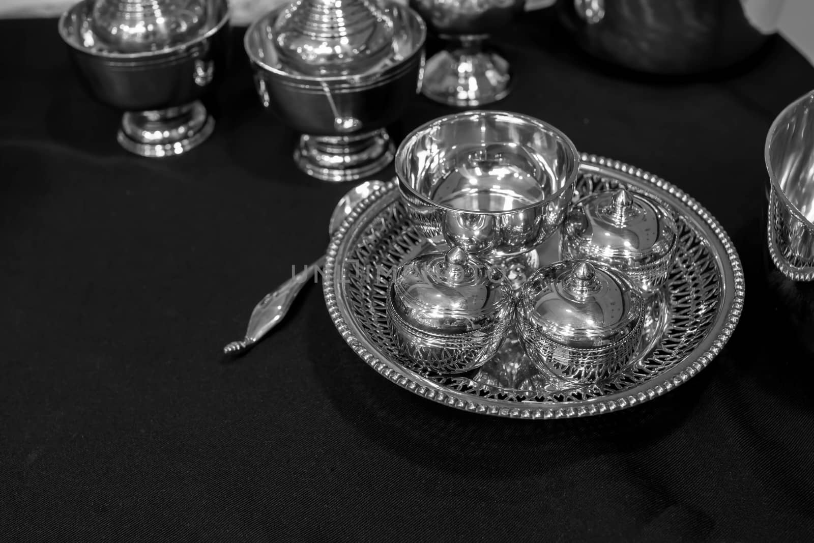 silverware black and white