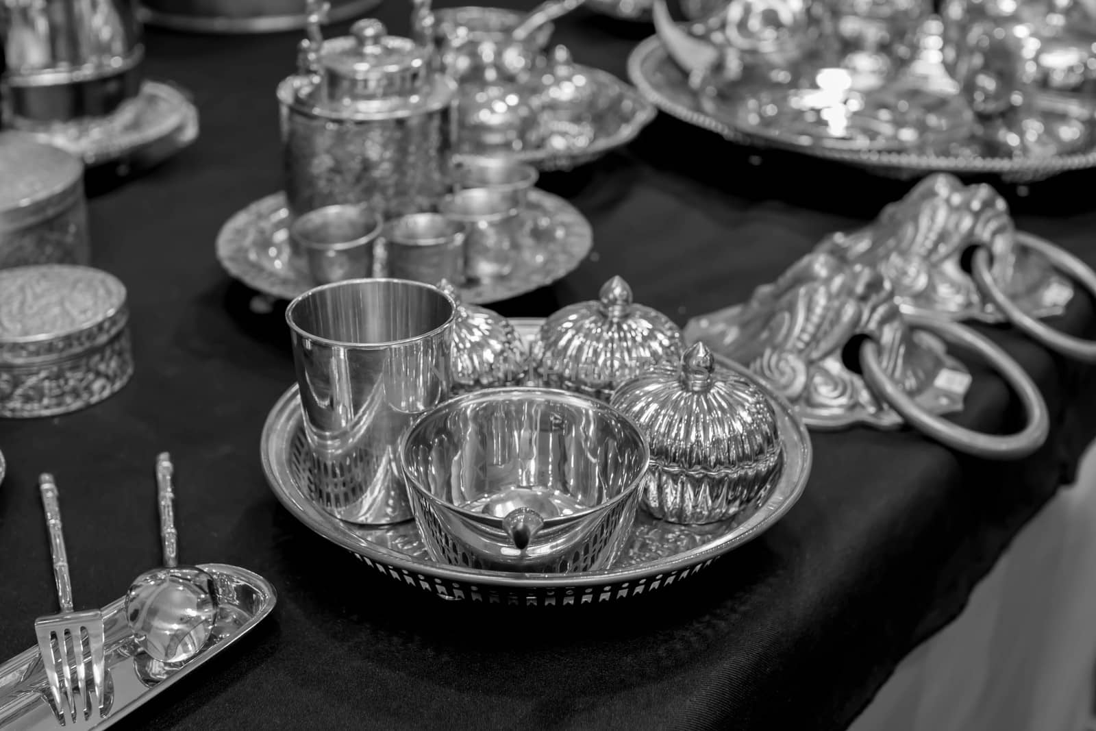 silverware black and white