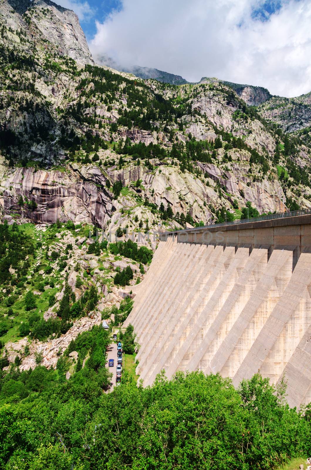 A picture at the dam in Pyrenees mountians