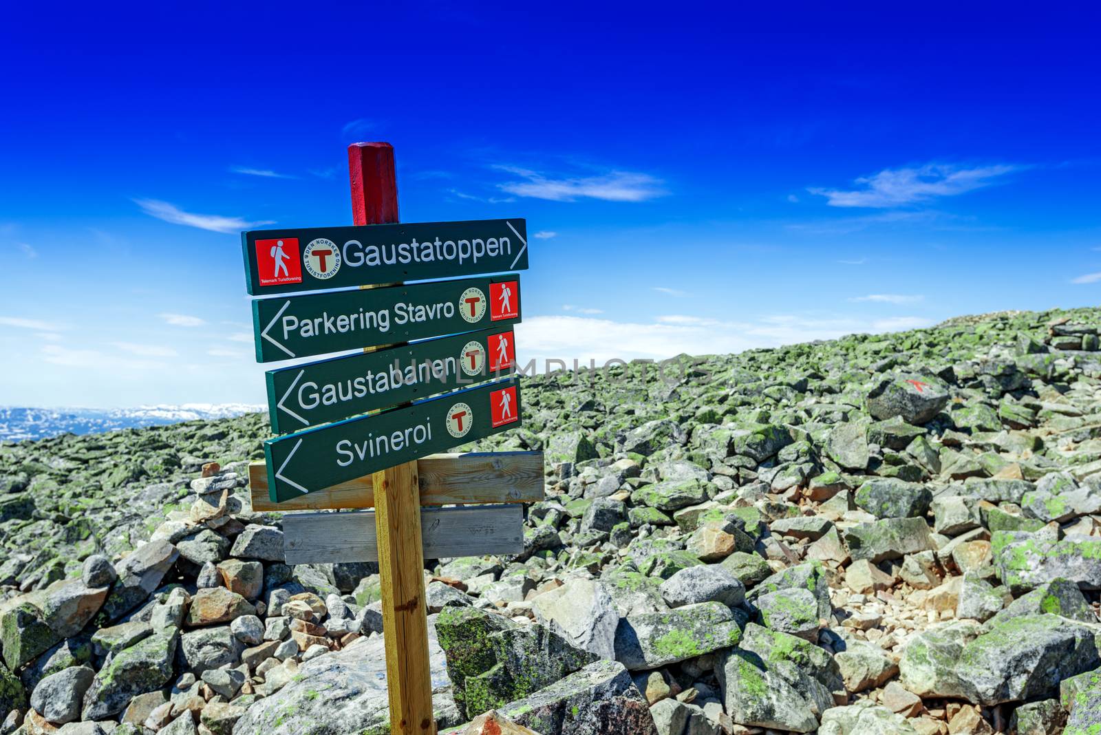 Signs of the Norwegian Trekking Association (Den norske turistforening, DNT) on the path to Gaustatoppen mountain (Norway)