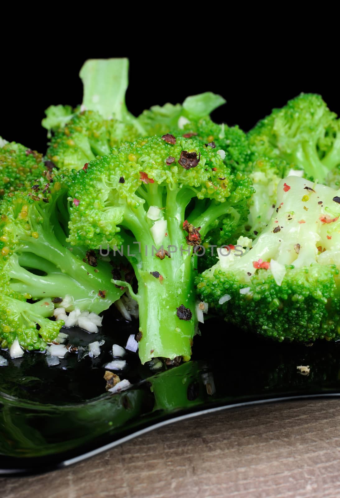 salad broccoli florets for garlic and spices