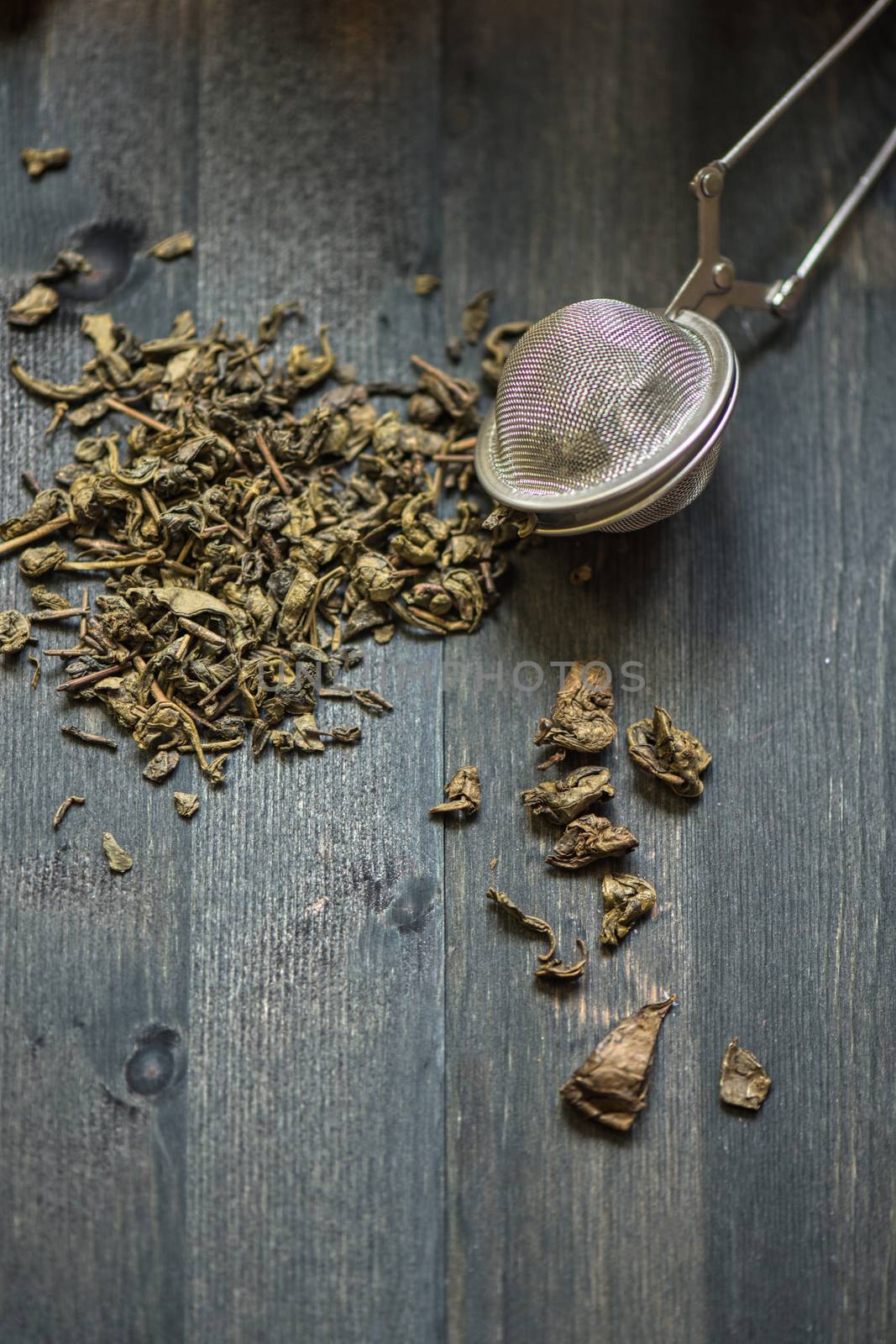 tea composition with cinnamon sticks, lemons