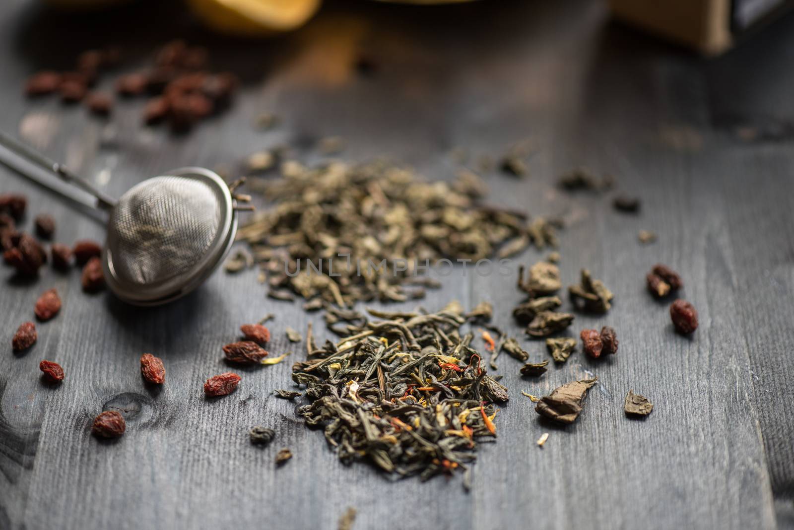 tea composition with cinnamon sticks, lemons