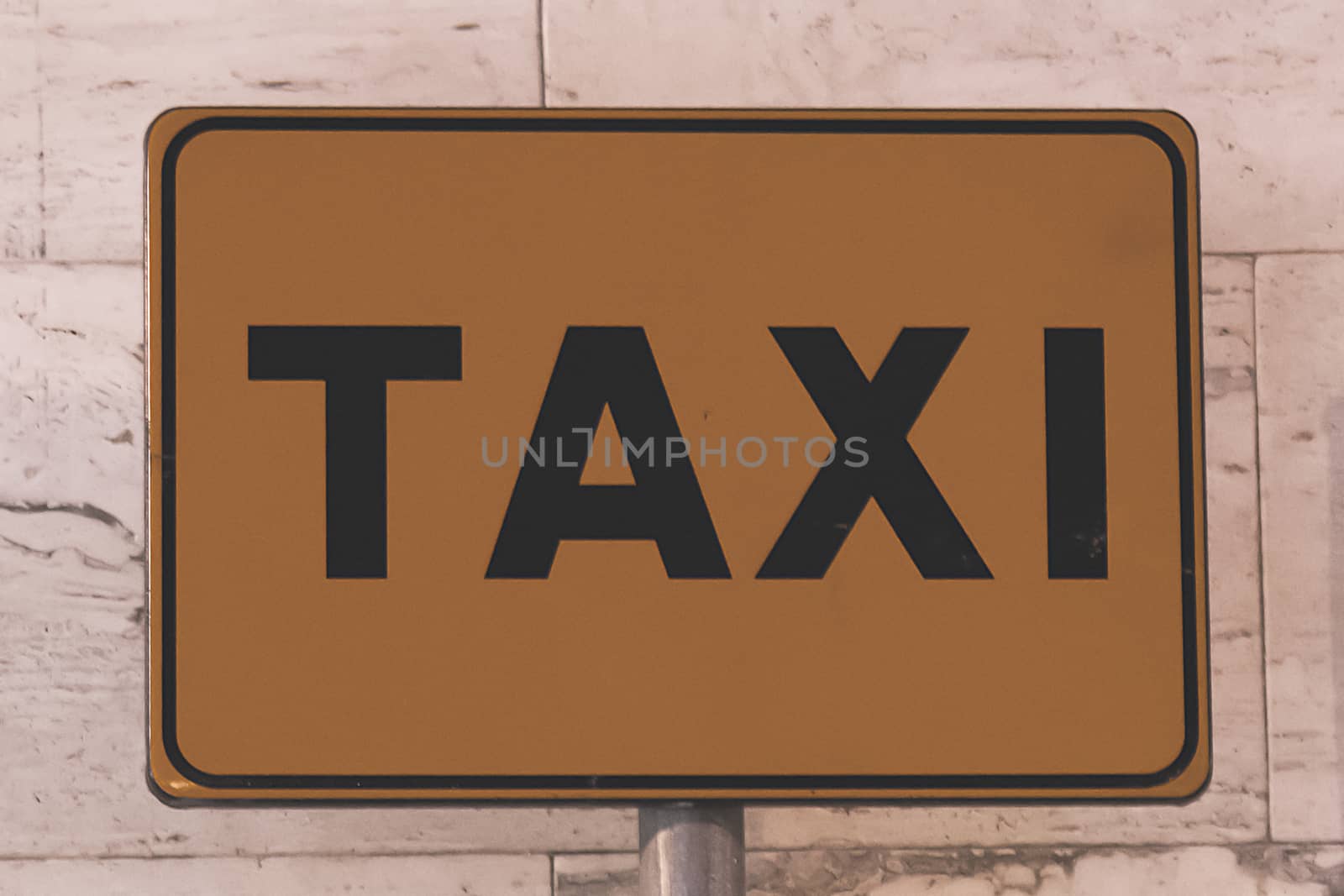 sign information to the taxi rank in town