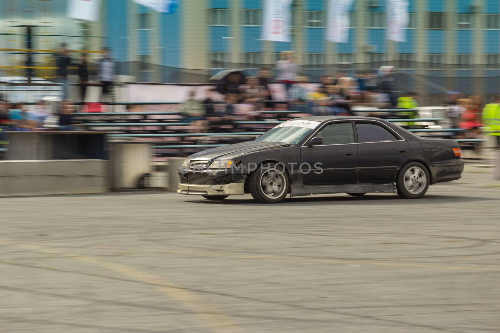 Cornering technique with the use of a controlled drift at the maximum speed    