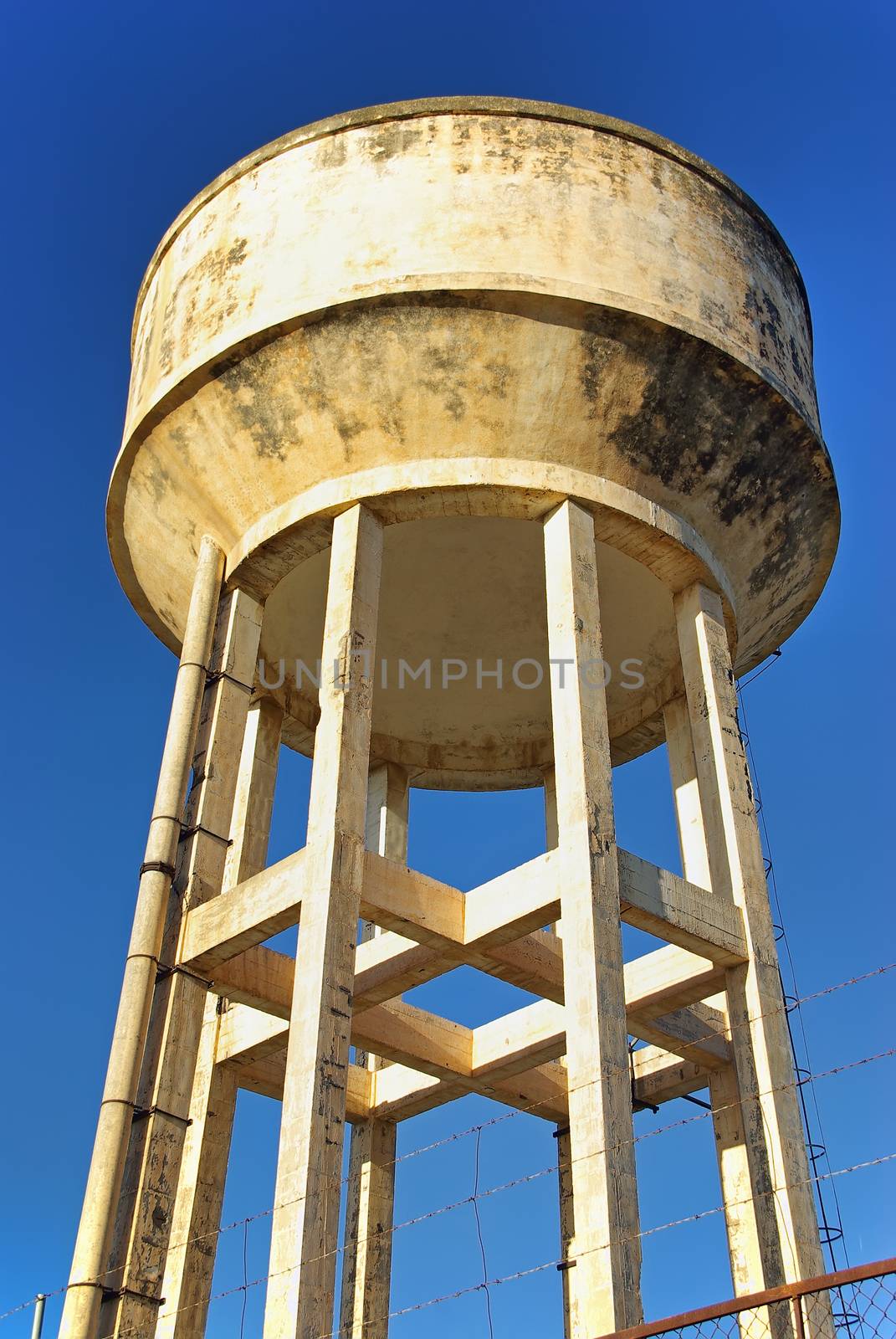 Emergency Water Tank elevated over a mortar structure