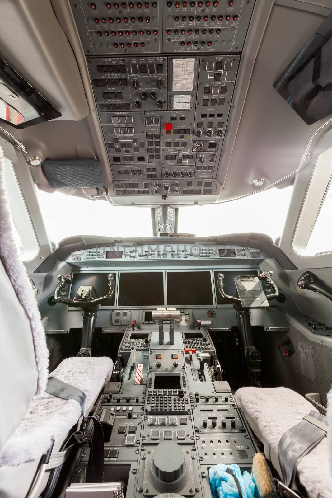 Inside view Cockpit G550 with blue sky and clouds