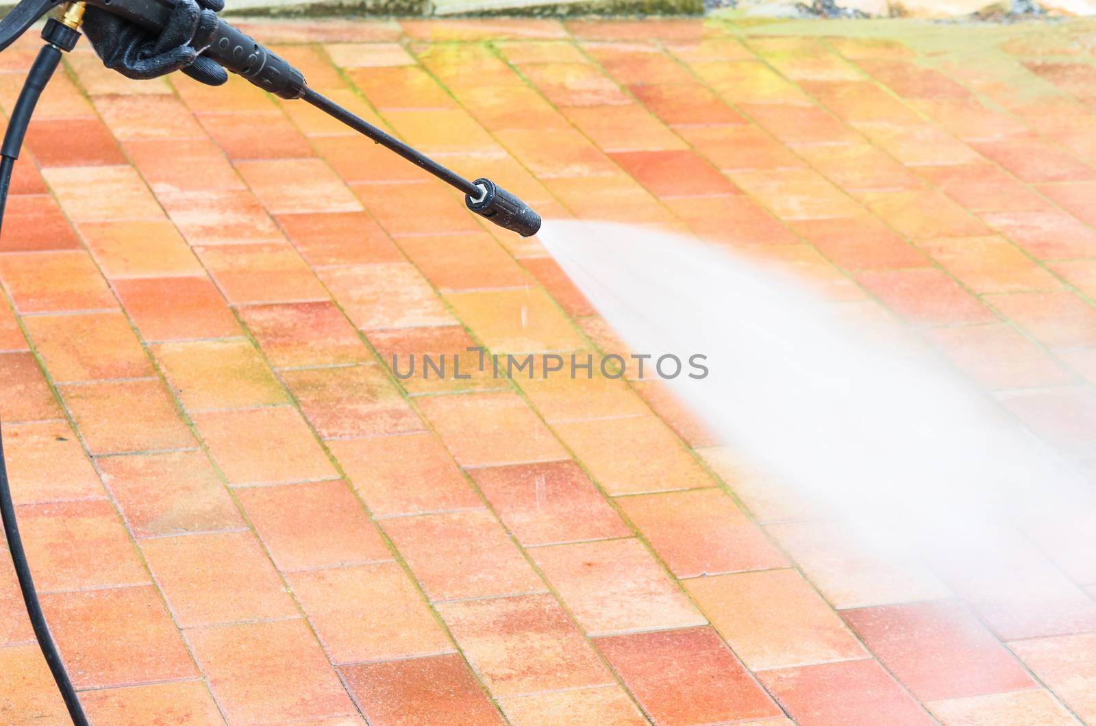 Outdoor floor cleaning and building cleaning with high pressure water jet.