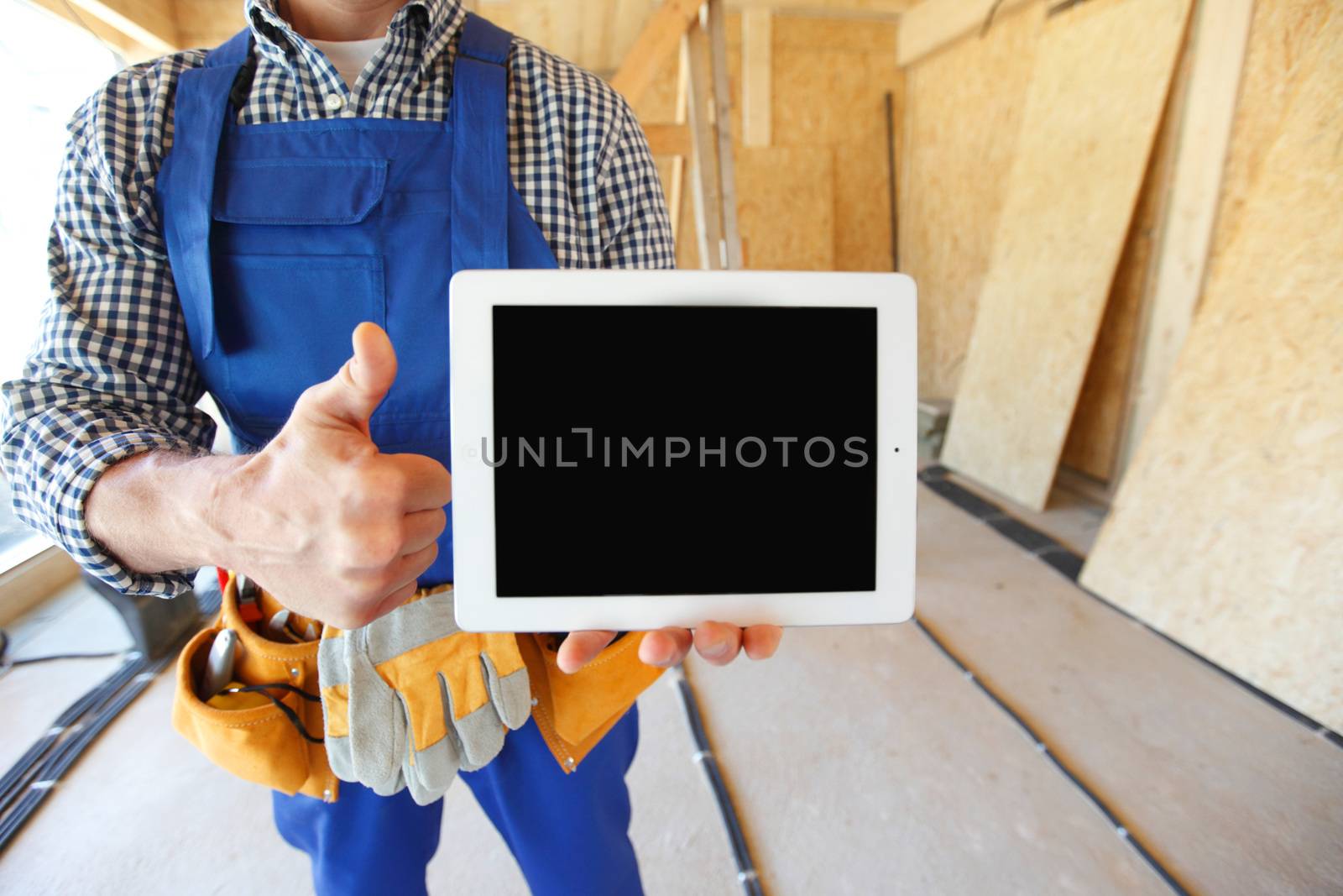 close-up of worker with tablet and thumbs up