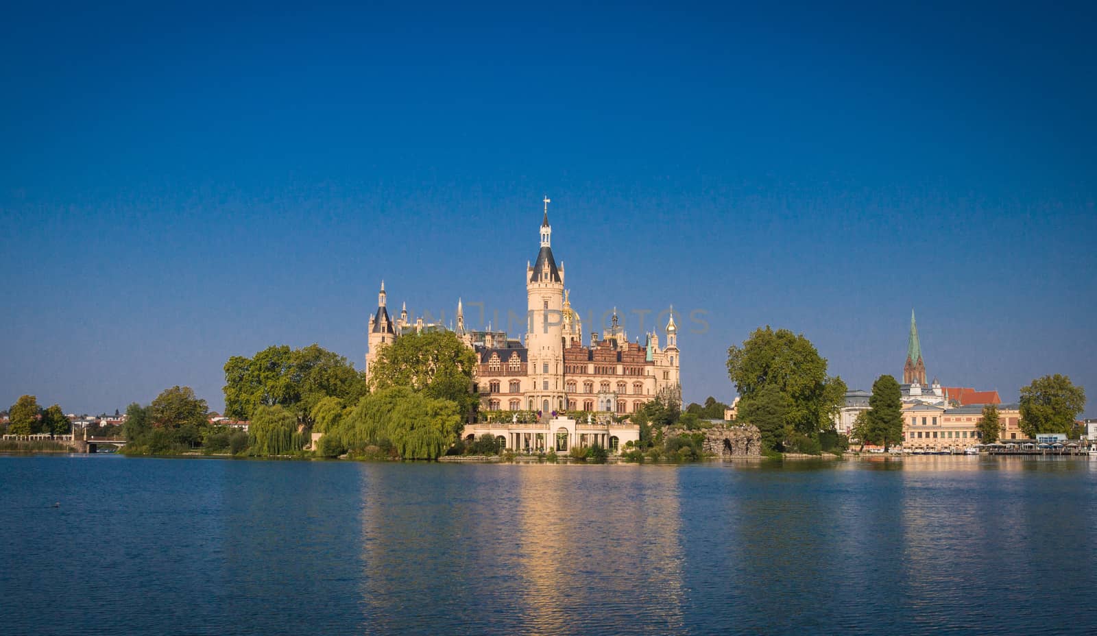 Schwerin Castle (Schweriner Schloss) reflected in the lake