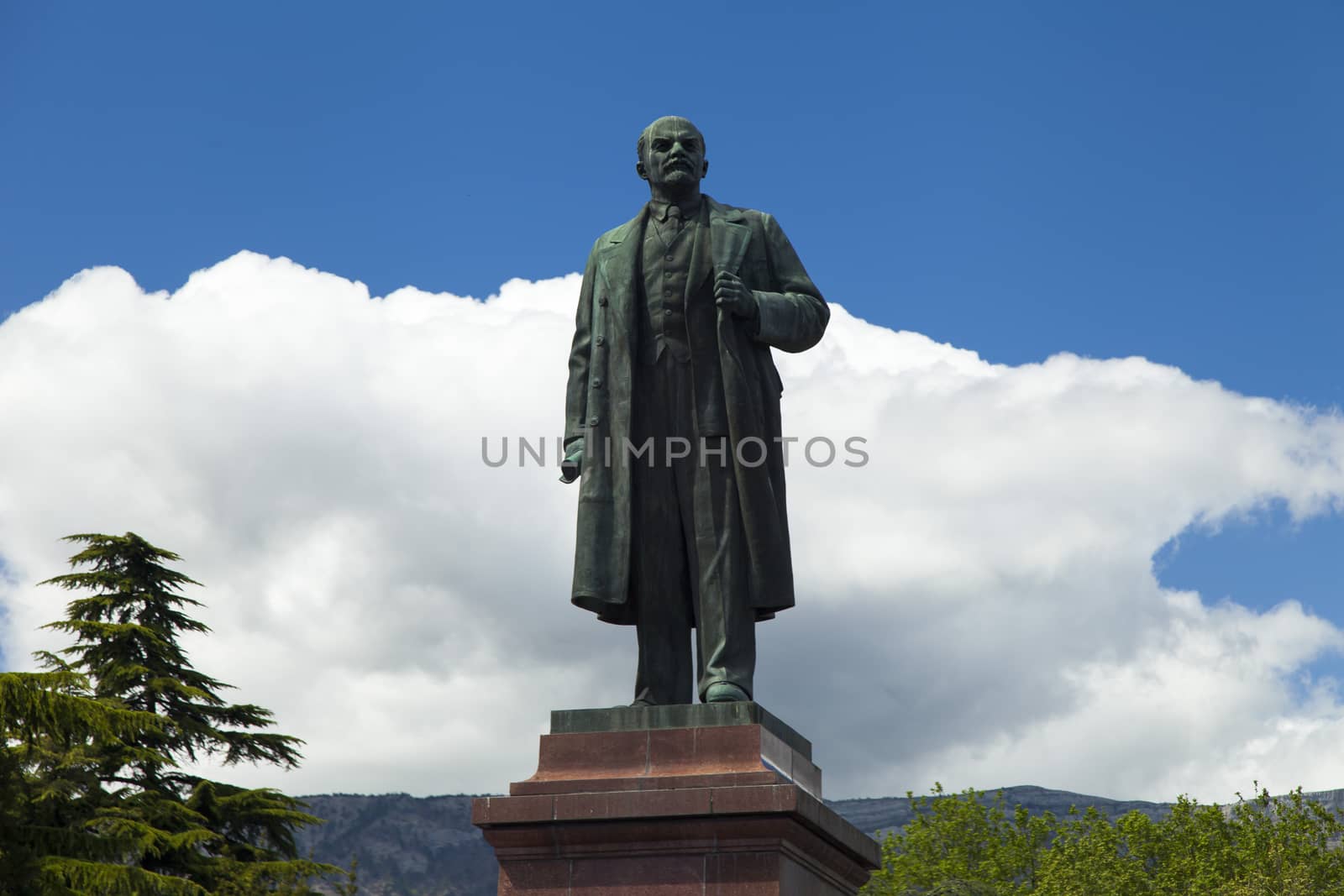 Monument to Lenin by selezenj