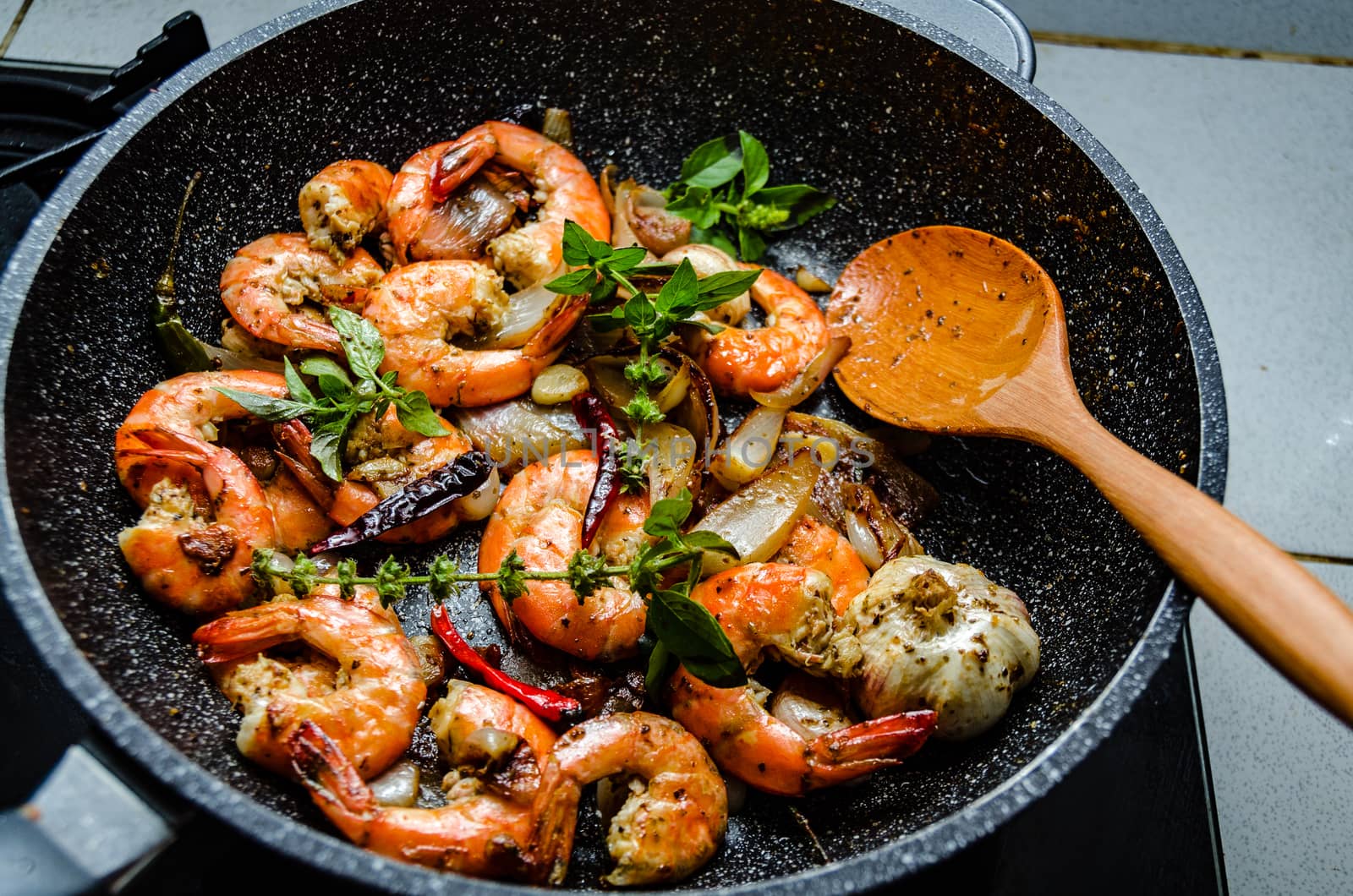 Shrimps in a pan by p.studio66