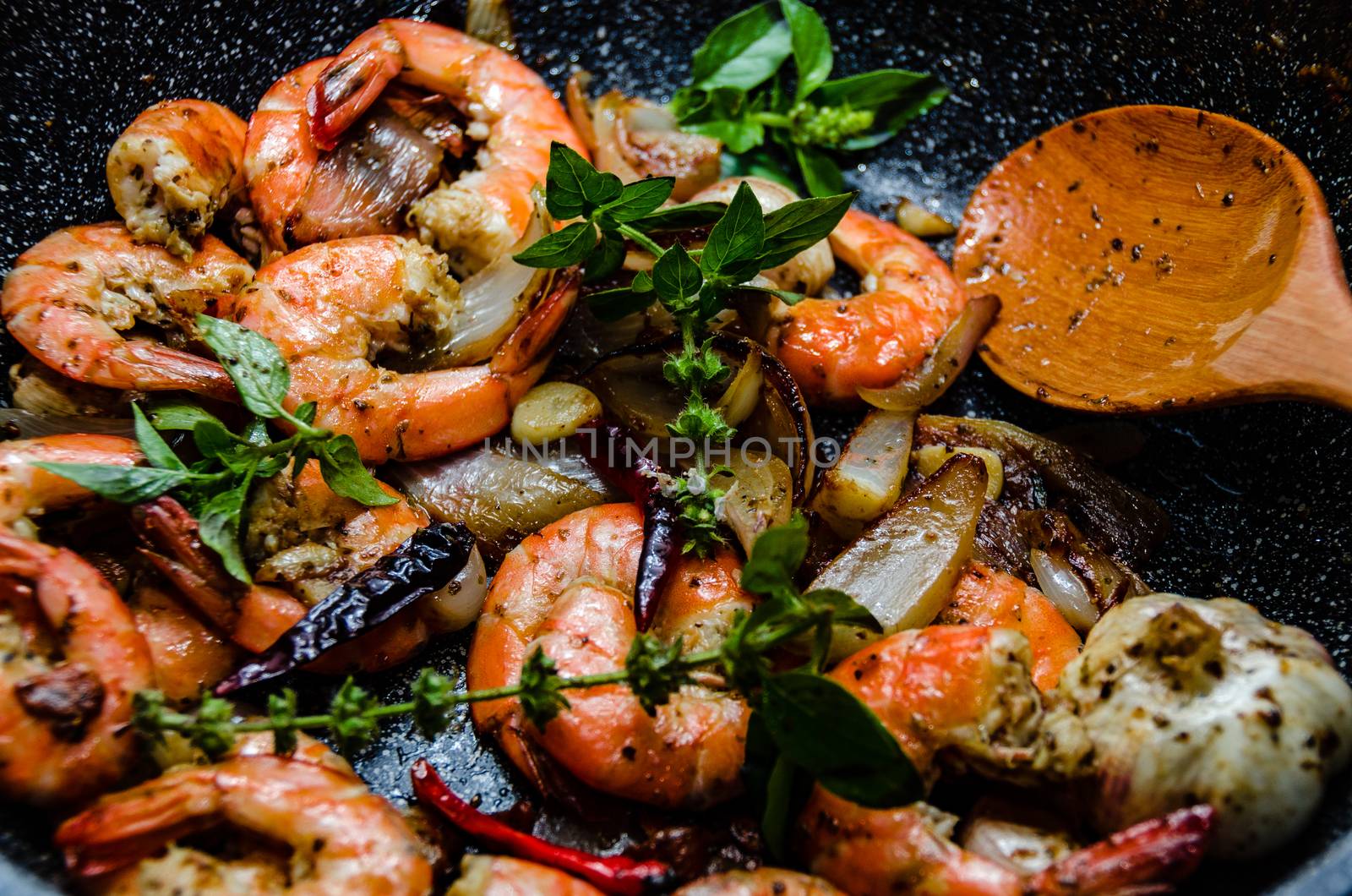 Shrimps on pan with fresh herbs