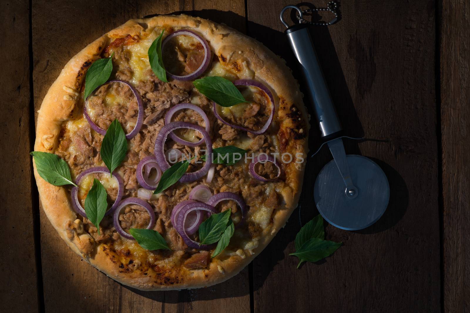 Tuna pizza by p.studio66