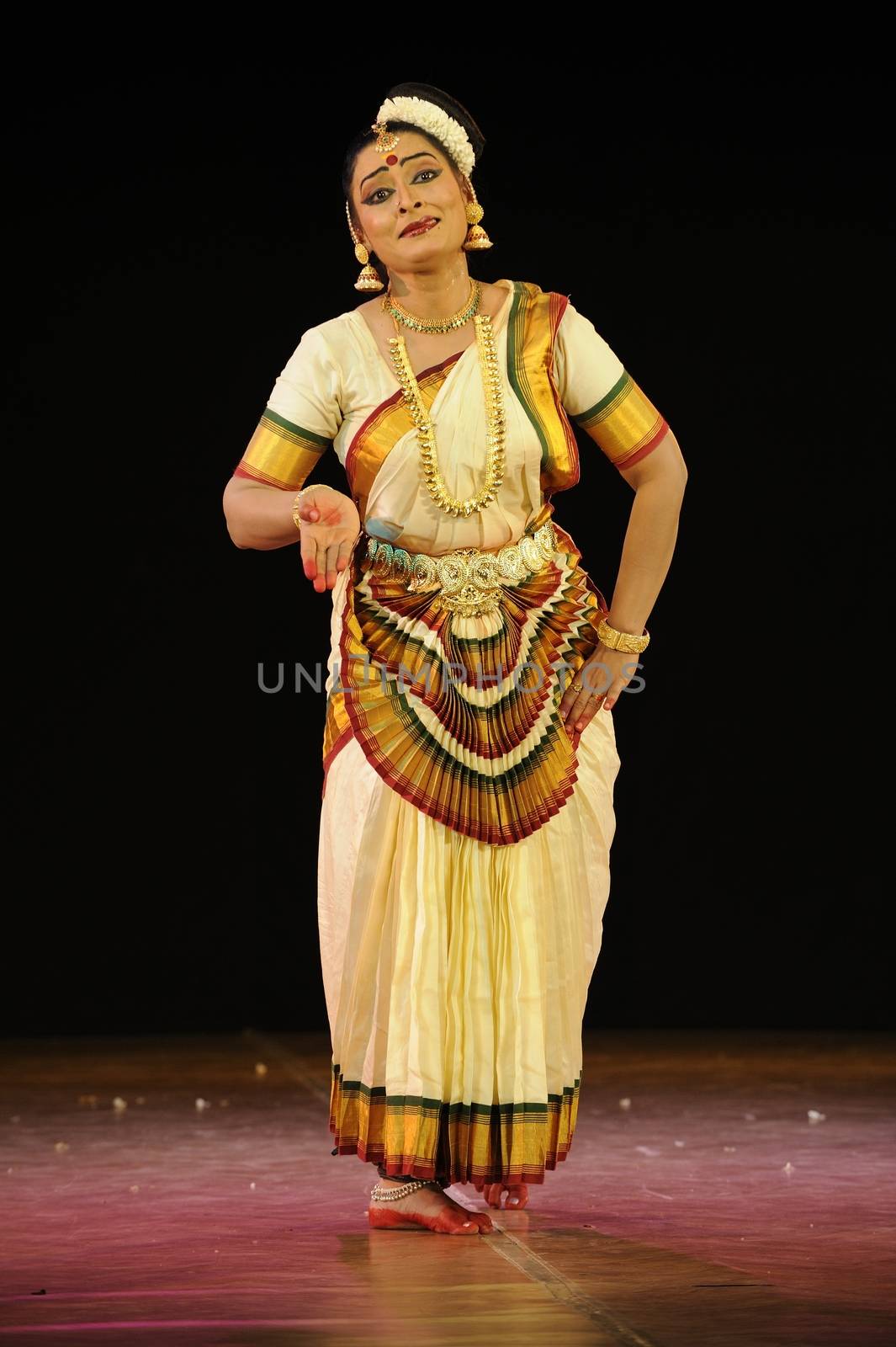 
CHENNAI - JAN 11: Indian classical dance Mohiniattam performed by an accomplished dancer Pallavi Krishnanin on  Jan 11, 2012 in Chennai, India