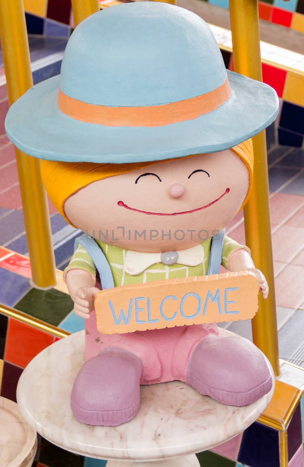 welcome sign with kid statue