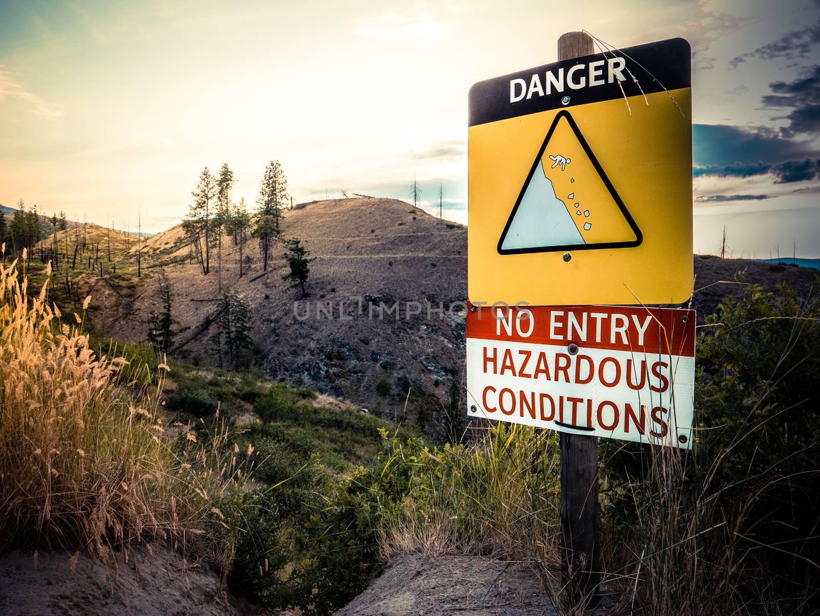 A Danger Sign On The Edge Of Cliff On A Hiking Trail