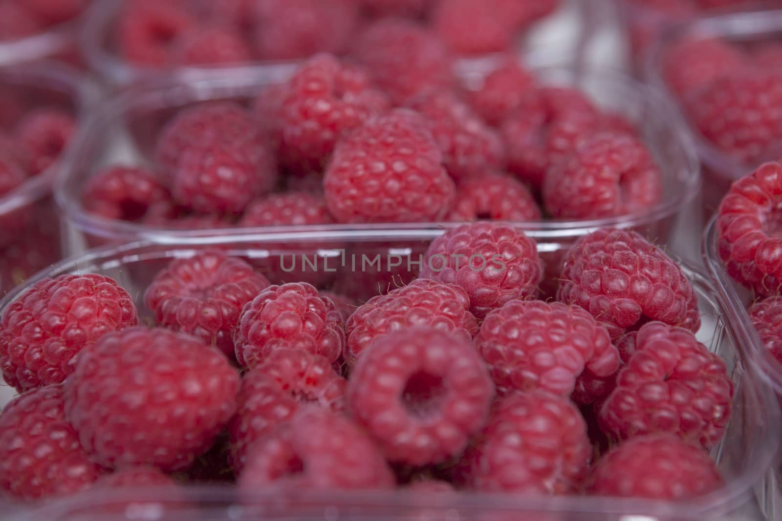 Fresh juicy raspberry on the market by mcherevan