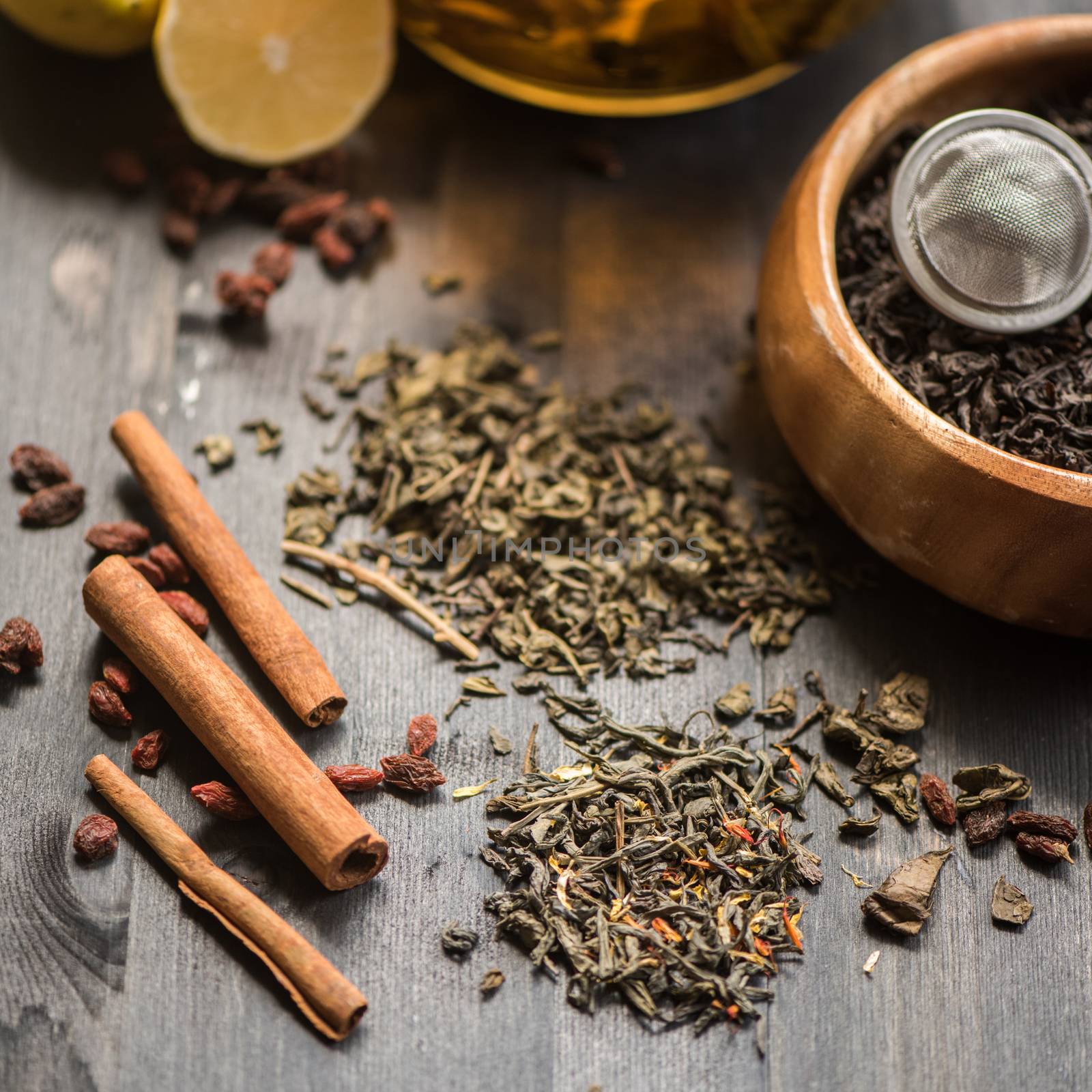 tea composition with cinnamon sticks, lemons